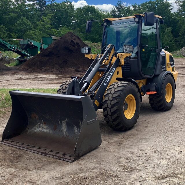 Exciting times here at Ideal! We got an electric loader! This little guy will be front line loading customers and our truck, bagging and being a useful, quiet addition to the fleet. Still need to get a couple of more buckets and some forks for it but they will come in time